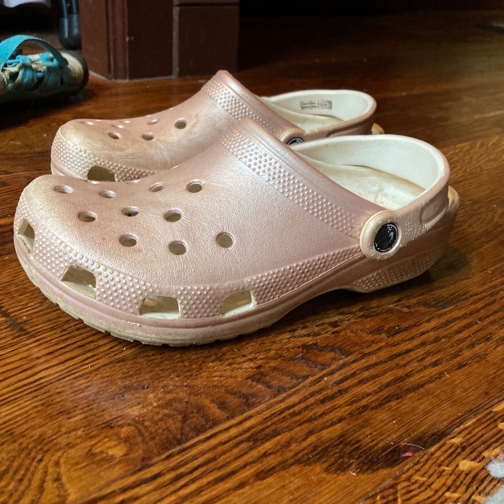 Metallic rose gold crocs